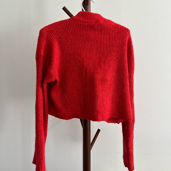 Red Cropped Ribbed Knit Sweater - Picture 3 of 5